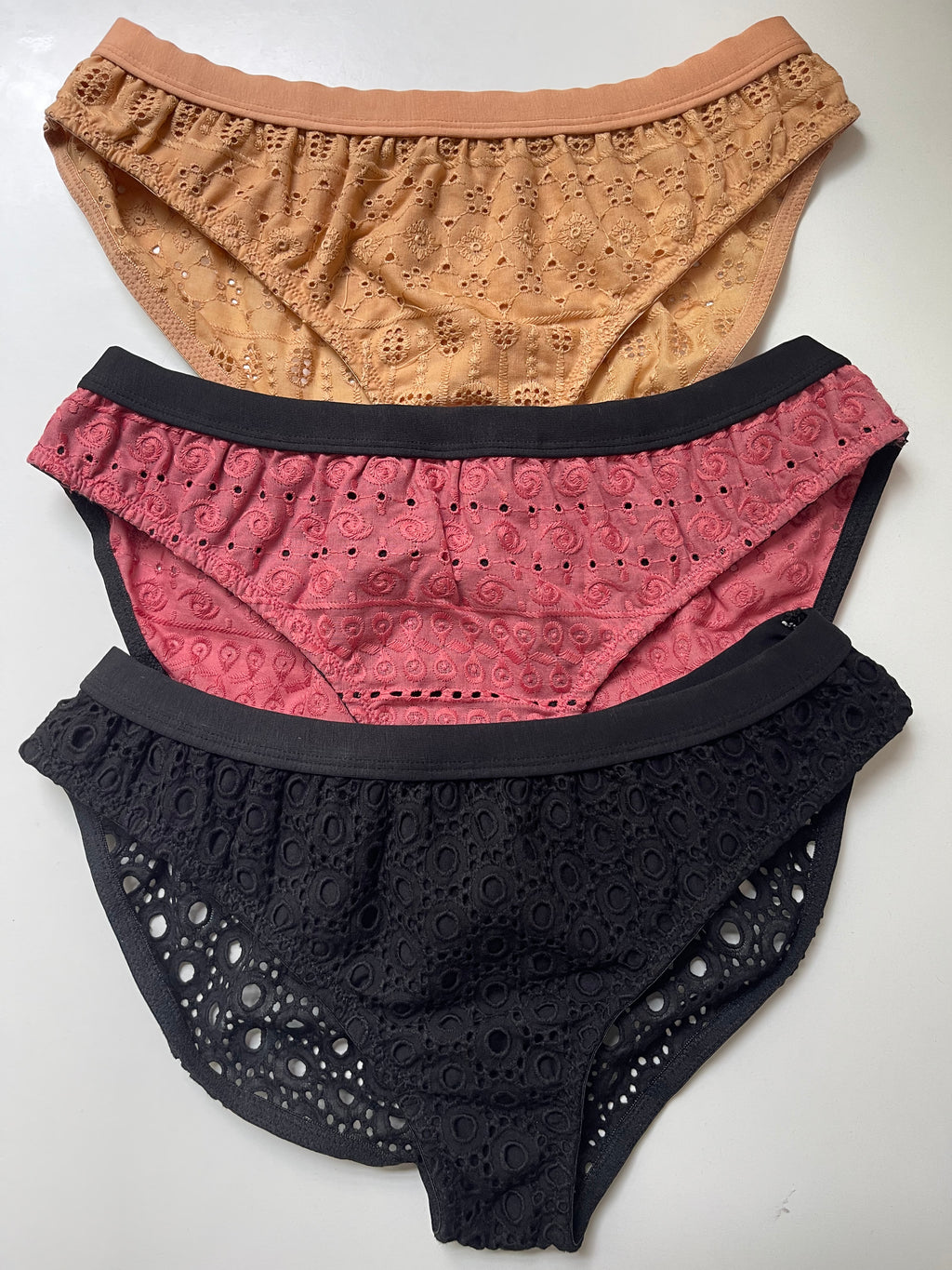 Broderie anglaise brief